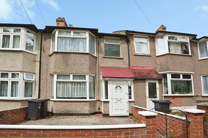 3 Bedroom Terraced House For Sale In Kenneth Avenue, Ilford, IG1