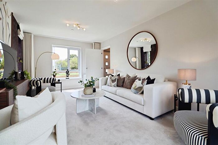 3 Bedroom Detached House For Sale In Kings Drive, Cardiff, CF3