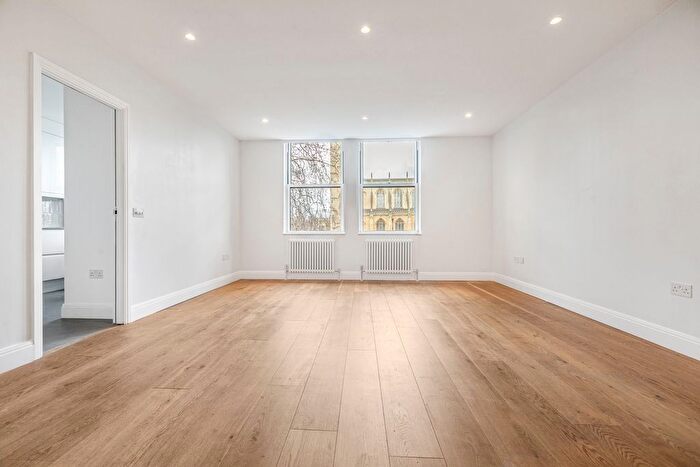 2 Bedroom Flat To Rent In Britten Street, Chelsea, SW3