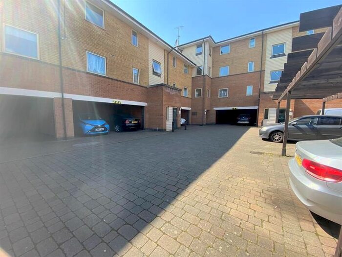 2 Bedroom Flat To Rent In Orton Grove, Enfield, EN1