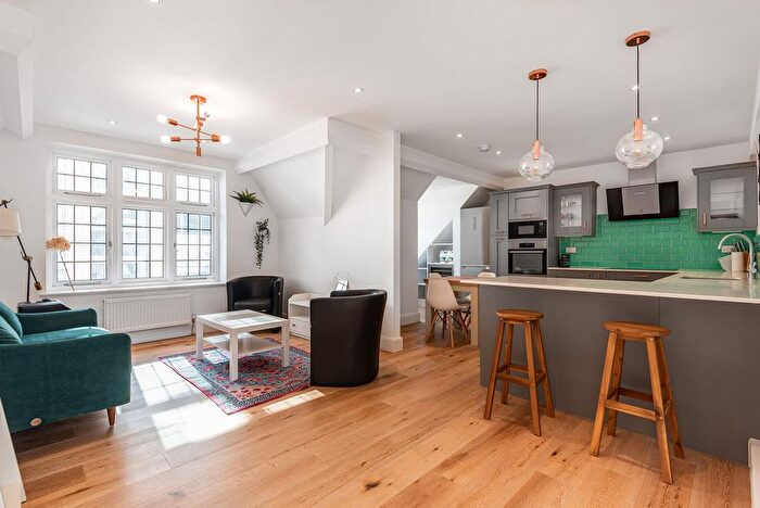 2 Bedroom Flat To Rent In Long Lane, London, SE1