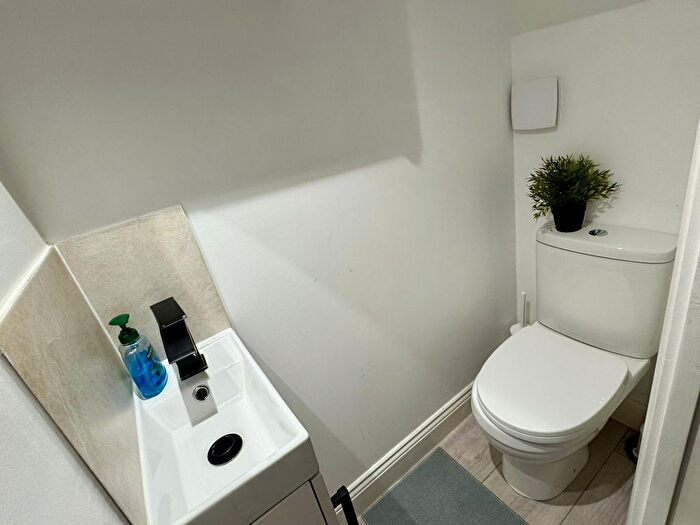 4 Bedroom Flat To Rent In Ampthill Square, London, NW1