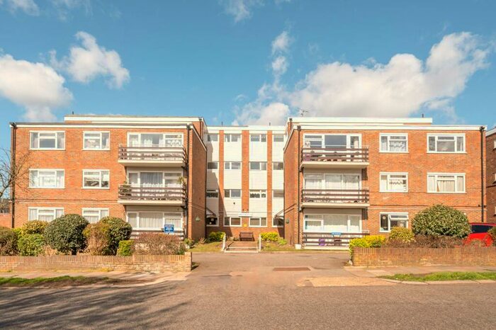 2 Bedroom Flat To Rent In Eversley Park Road, Winchmore Hill, London, N21
