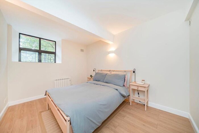 1 Bedroom Flat For Sale In Manor Gardens, Islington, N7