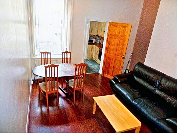2 Bedroom Flat To Rent In Simonside Terrace, Heaton, Newcastle Upon Tyne, NE6