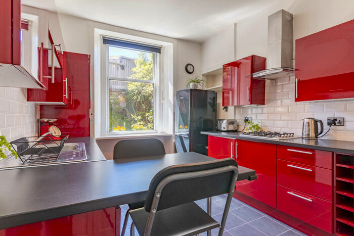 2 Bedroom Flat To Rent In Annfield Street Edinburgh United Kingdom, EH6