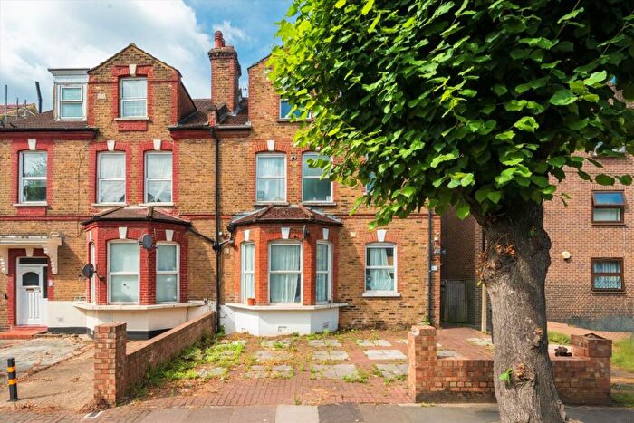 2 Bedroom Flat To Rent In Connaught Road, Willesden, NW10
