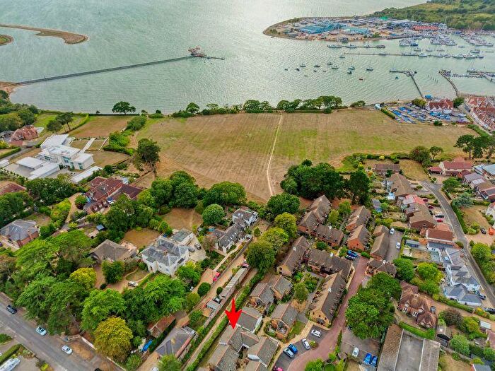2 Bedroom Flat For Sale In Garden Mews, Southampton, SO31