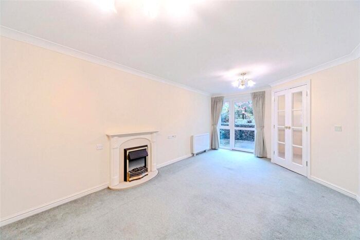 1 Bedroom Apartment For Sale In Eden Court, Bletchley, MK2