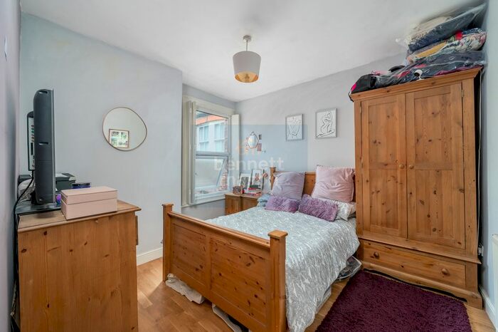 2 Bedroom Flat To Rent In Dollis Road, London, N3
