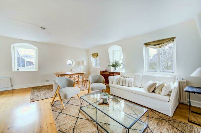 2 Bedroom Flat To Rent In Redcliffe Square, Chelsea, London, SW10