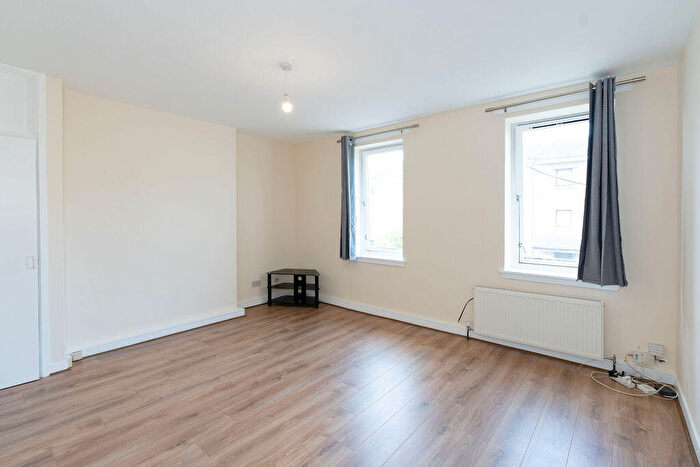 3 Bedroom Flat To Rent In L – Ferry Road Avenue, Edinburgh, EH4