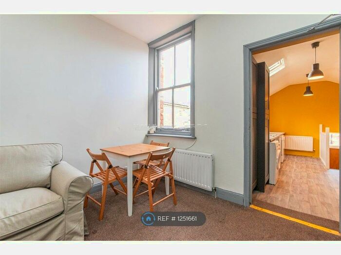 5 Bedroom Maisonette To Rent In Ashleigh Grove, West Jesmond, Newcastle Upon Tyne NE2