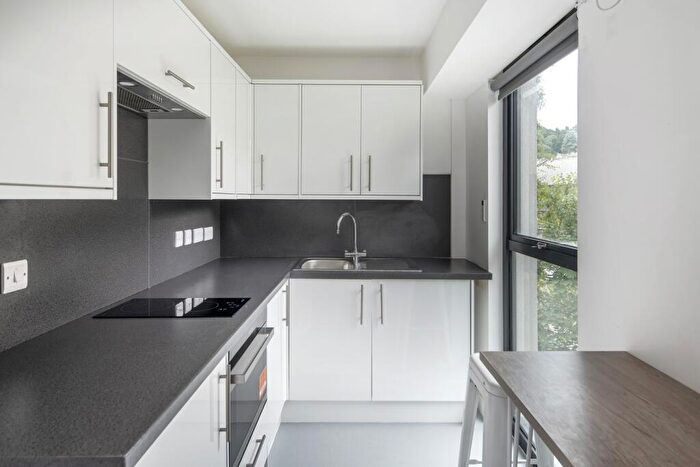 1 Bedroom Flat To Rent In Lower Bristol Road, Bath, BA2