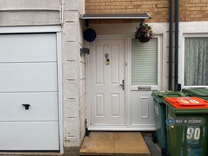 4 Bedroom Semi-Detached House To Rent In Grimsby Grove, London, E16