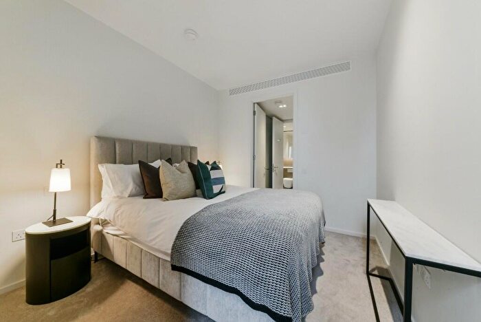 2 Bedroom Apartment To Rent In Newfoundland Place, London, E14