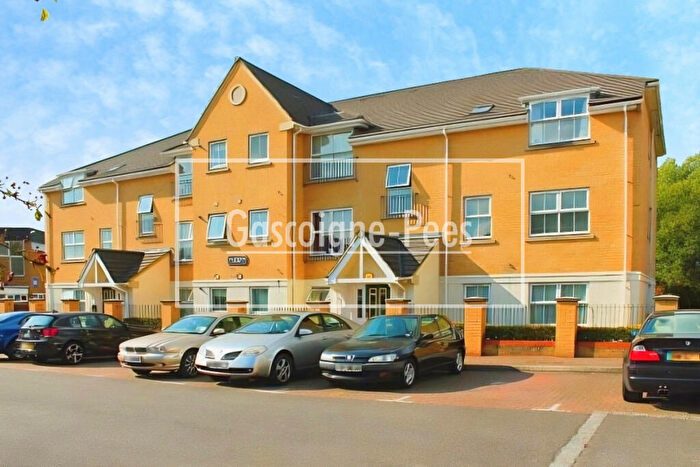 2 Bedroom Apartment To Rent In Buckingham Court -, GU14
