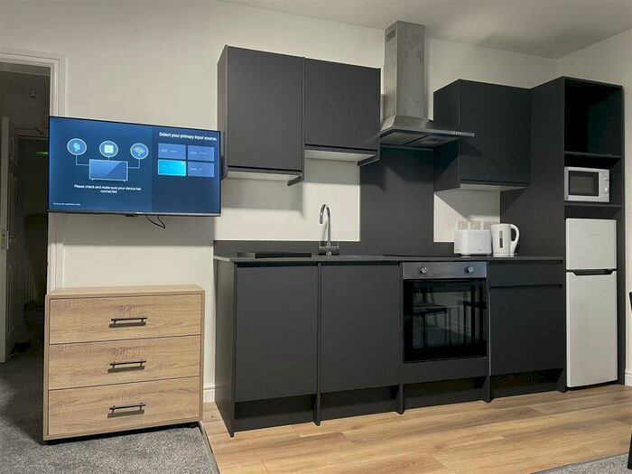 1 Bedroom Private Hall To Rent In Park Square, LA1