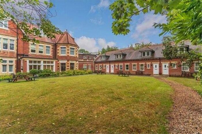 3 Bedroom Cottage To Rent In Roysdean Manor, Bournemouth, BH1