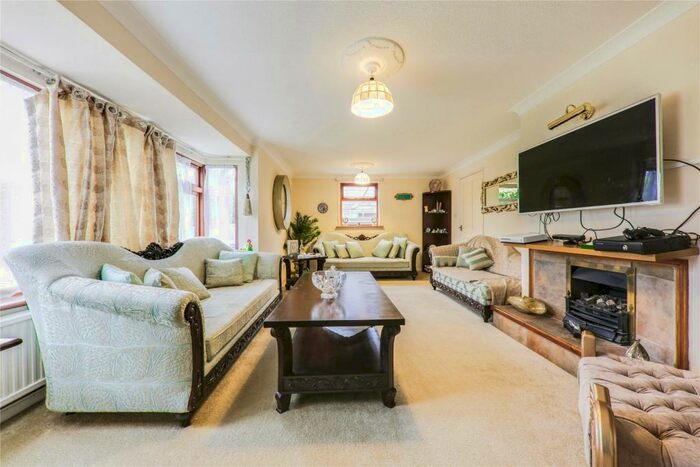 3 Bedroom Bungalow To Rent In Pine Drive, Finchampstead, Wokingham, Berkshire, RG40