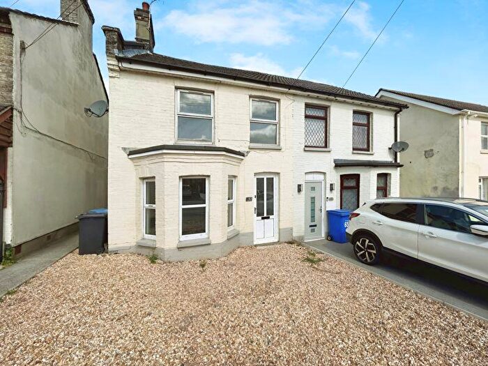 4 Bedroom Semi-Detached House To Rent In Sea View Road, Poole, BH12