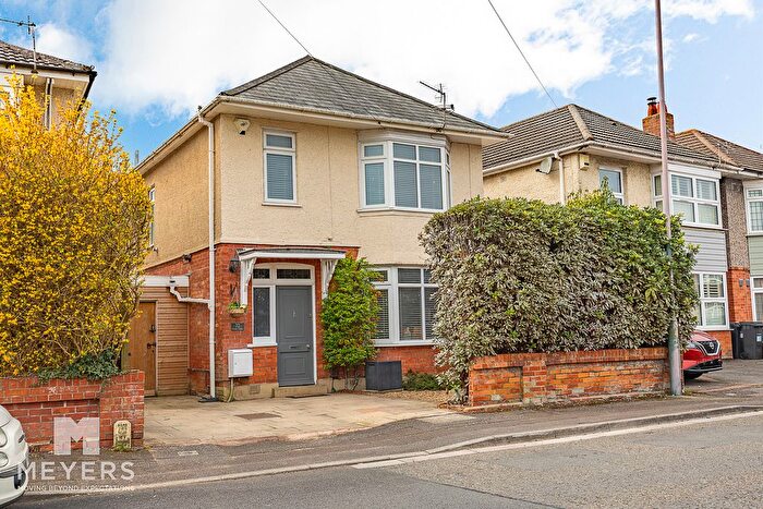 3 Bedroom Detached House For Sale In Victoria Avenue, Bournemouth, BH9