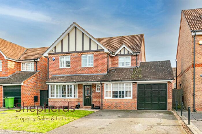 4 Bedroom Detached House For Sale In Long Grove Close, Broxbourne, EN10
