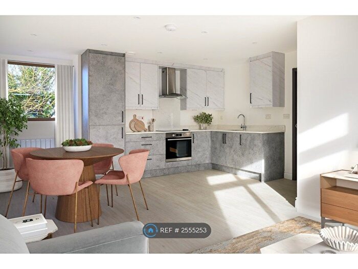 2 Bedroom Flat To Rent In Two Bed, Hounslow, TW4