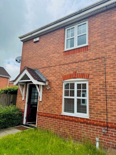 3 Bedroom End Of Terrace House To Rent In Woodseaves Close, Irlam, Manchester., M44