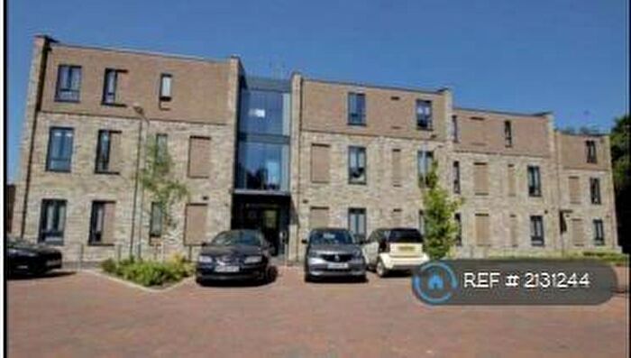 2 Bedroom Flat To Rent In Green Close, Brookmans Park, Hatfield, AL9