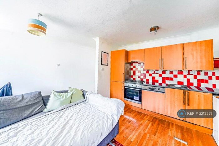 2 Bedroom Flat To Rent In Deptford High Street, London, SE8