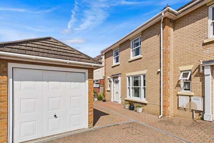 4 Bedroom End Of Terrace House For Sale In Turner Road, Colchester, CO4