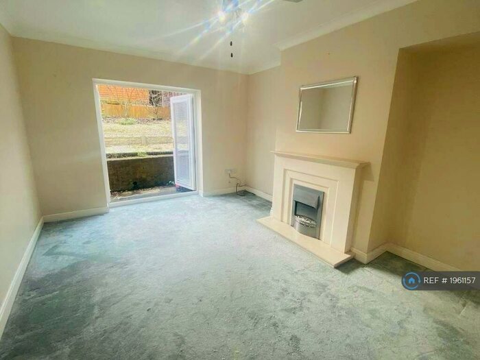 3 Bedroom Semi-Detached House To Rent In Mount Road, Tividale, Oldbury, B69