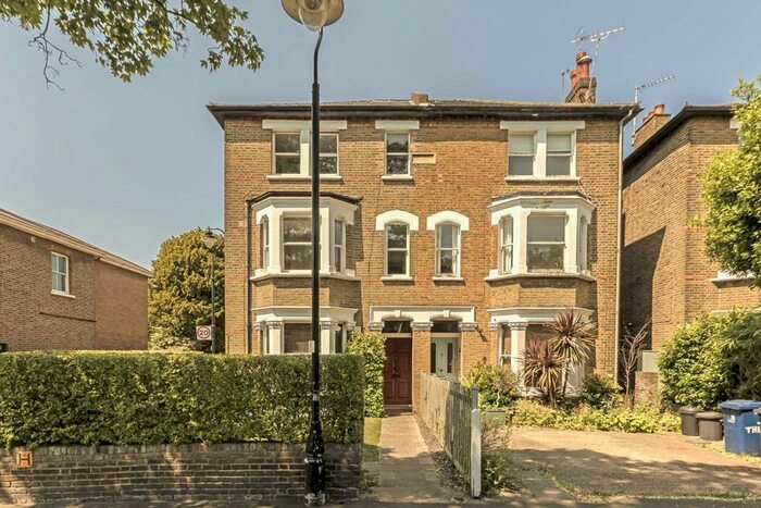 2 Bedroom Flat To Rent In The Park, London, W5