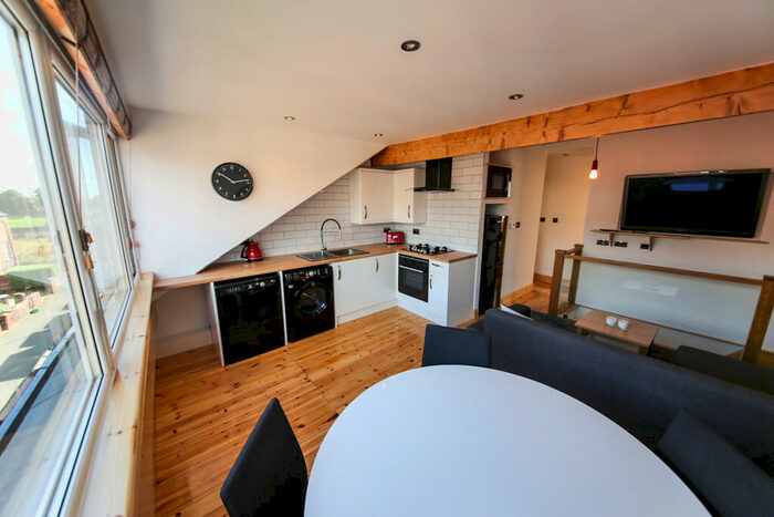 1 Bedroom Apartment To Rent In Queens Road, Hyde Park, Leeds, LS6