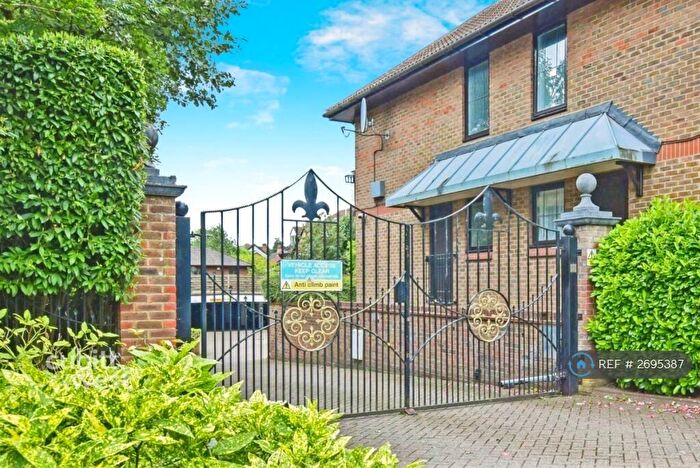 2 Bedroom Flat To Rent In French Apartments, Purley, CR8