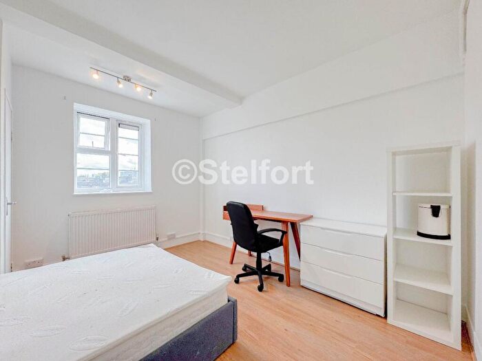 3 Bedroom Flat To Rent In Lorraine Court, Clarence Way, London, NW1