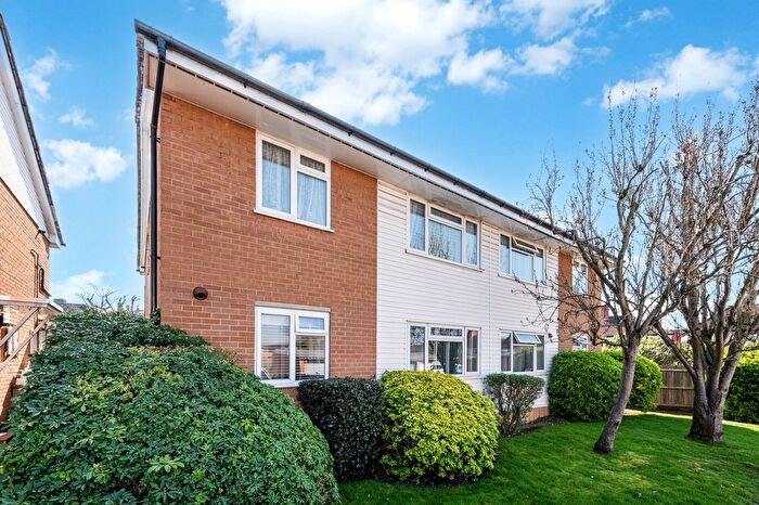 2 Bedroom Flat For Sale In Bisley Close, Worcester Park, KT4