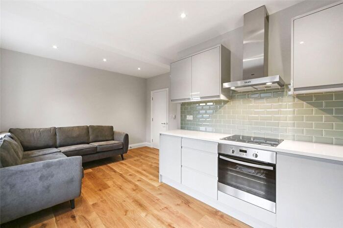 1 Bedroom Flat To Rent In Loftus Road, London, W12