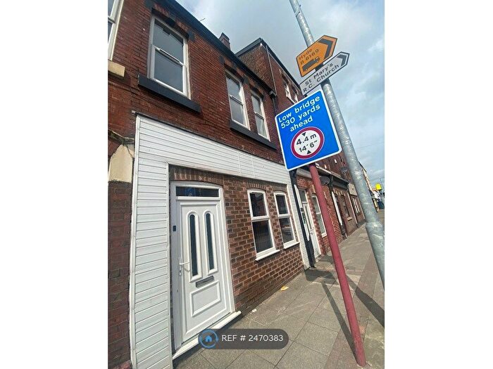 3 Bedroom Flat To Rent In King Street, Dukinfield, SK16