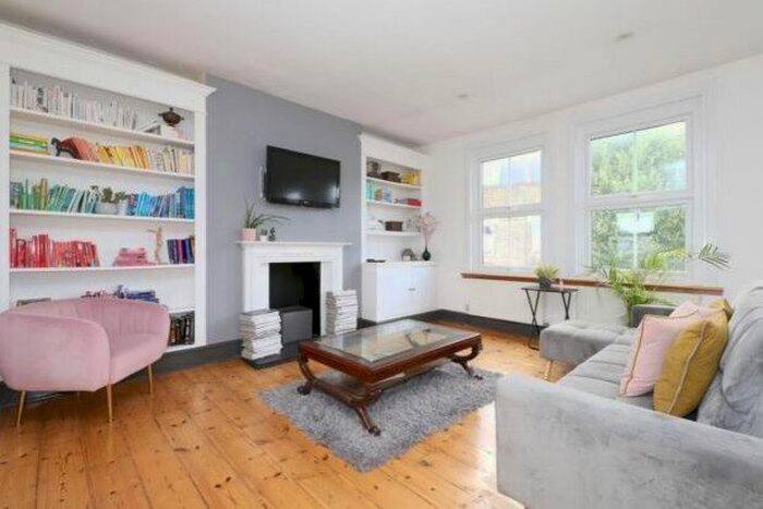 3 Bedroom Flat To Rent In Fulham Road, London, SW6