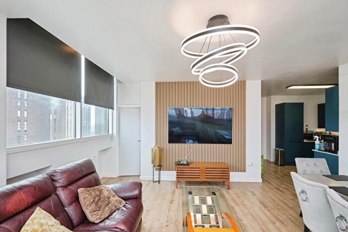 2 Bedroom Flat For Sale In Suffolk Street Queensway, Birmingham, West Midlands, B1