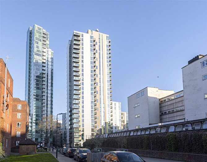 1 Bedroom Flat For Sale In Woodberry Grove, London, N4