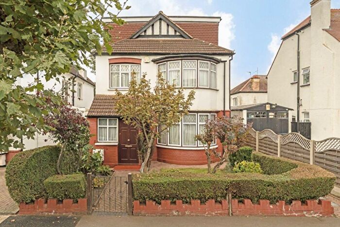 6 Bedroom Property For Sale In Audley Road, London, NW4
