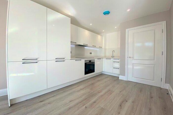 1 Bedroom Flat To Rent In Canbury Park Road, Kingston Upon Thames, KT2