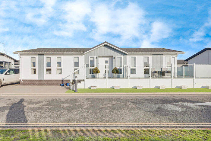 2 Bedroom Park Home For Sale In Brook Road, Canvey Island, SS8