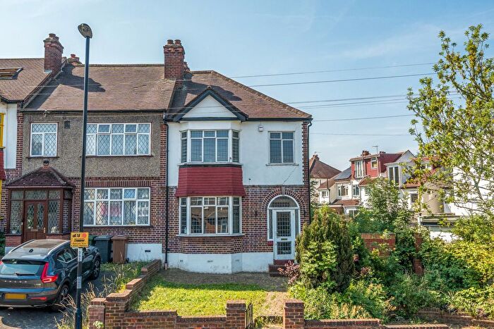 3 Bedroom End Terrace House For Sale In Penderry Rise, London, SE6