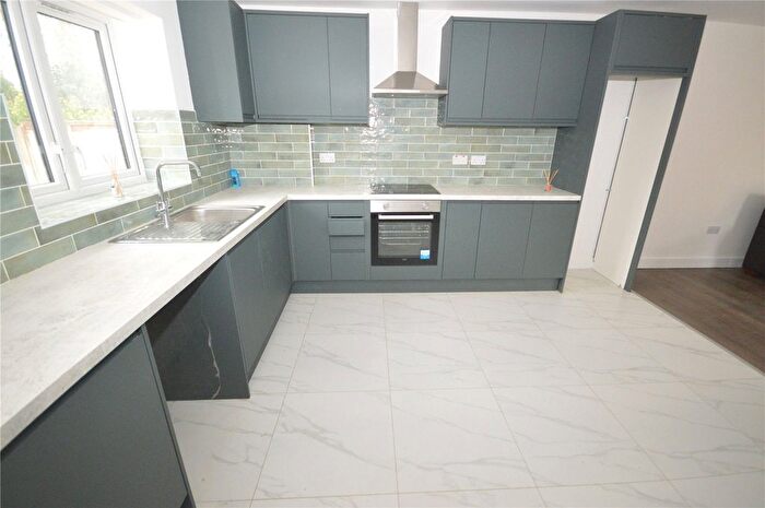 2 Bedroom Bungalow For Sale In Finsbury Road, Luton, Bedfordshire, LU4