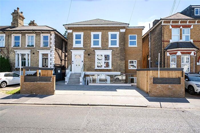3 Bedroom Apartment For Sale In Windmill Road, Croydon, CR0