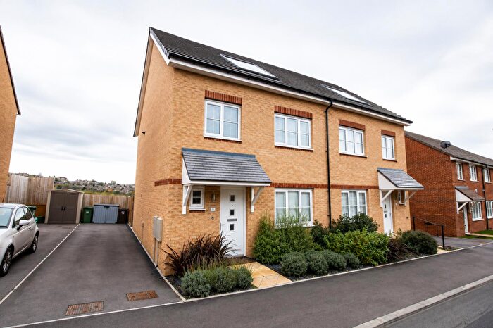 4 Bedroom Semi-Detached House To Rent In Rhodfa'r Rhyddwen, Caerphilly, Caerphilly, CF83